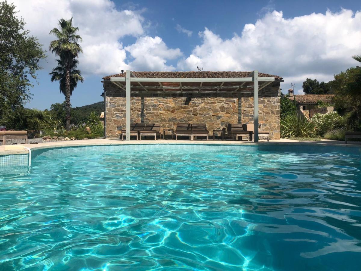 Les Aurochs Bed & Breakfast Grimaud Bagian luar foto