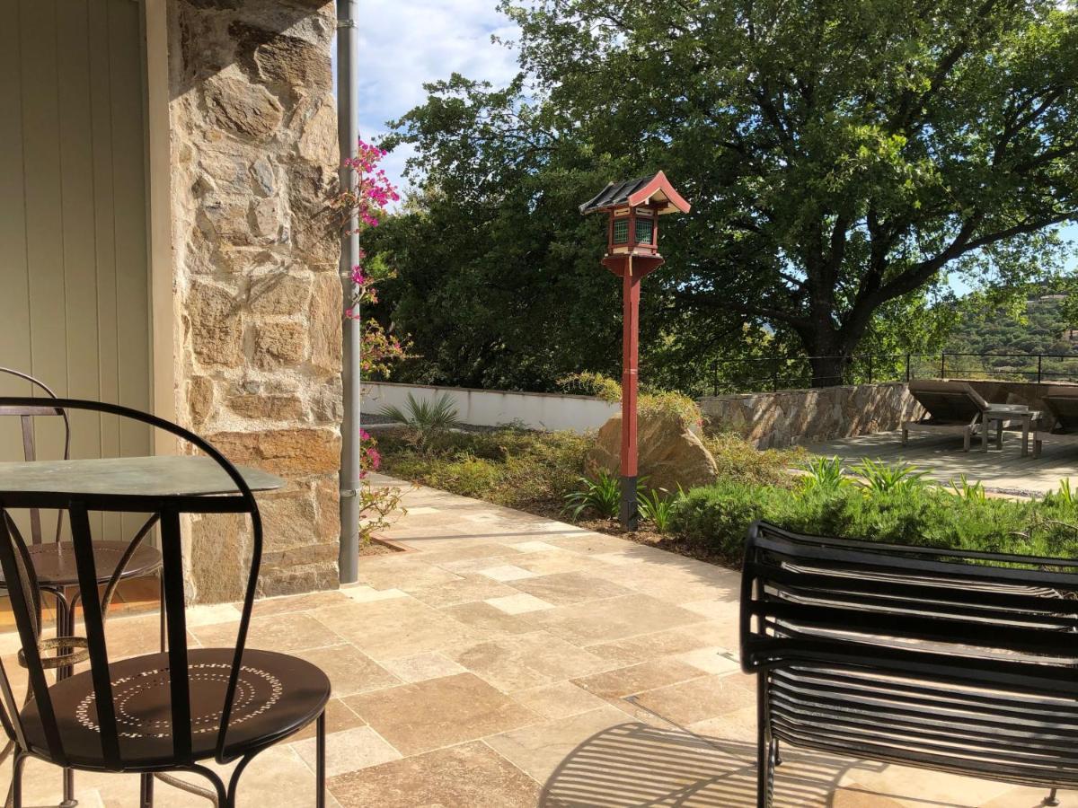 Les Aurochs Bed & Breakfast Grimaud Bagian luar foto
