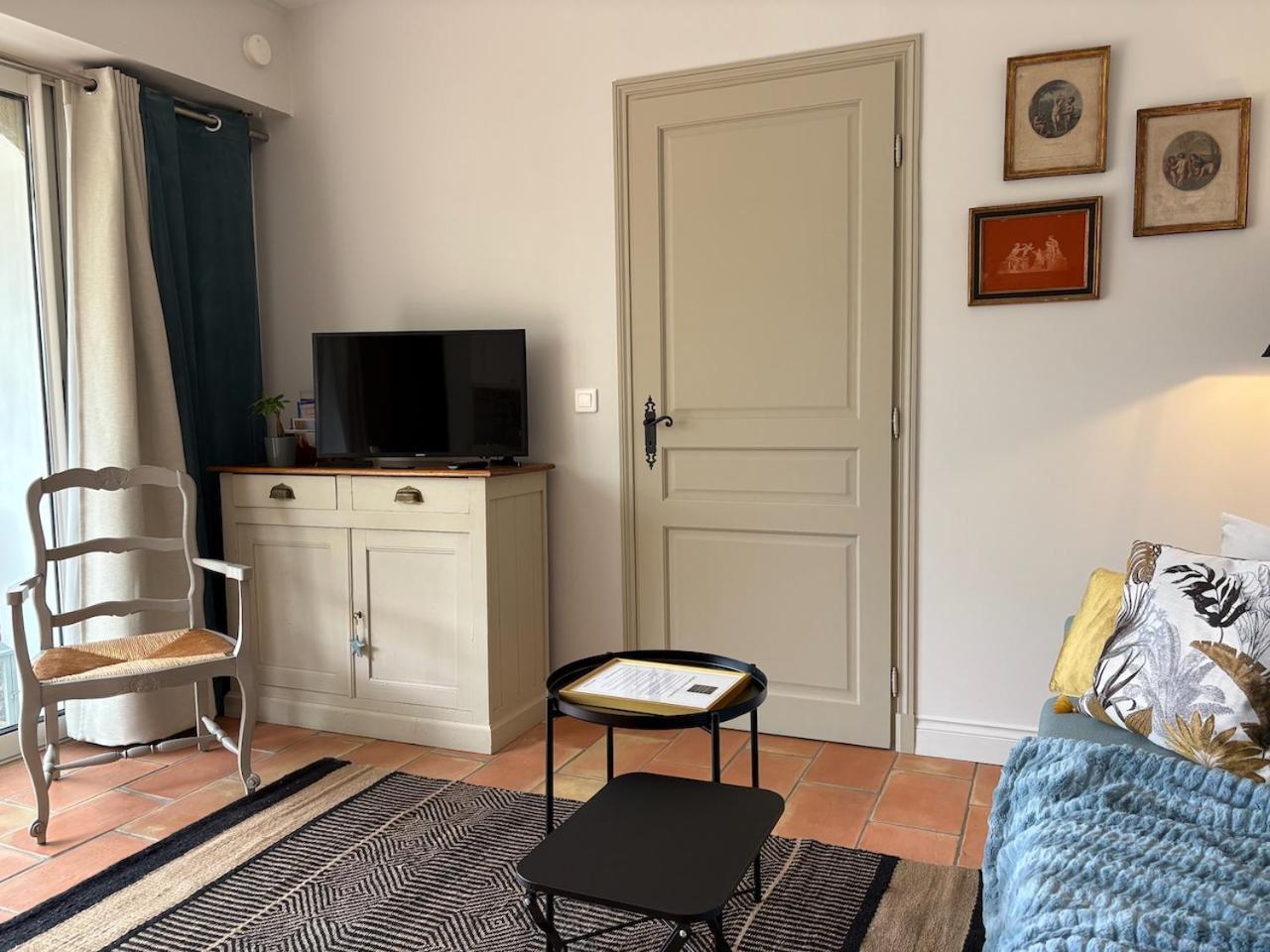 Les Aurochs Bed & Breakfast Grimaud Bagian luar foto