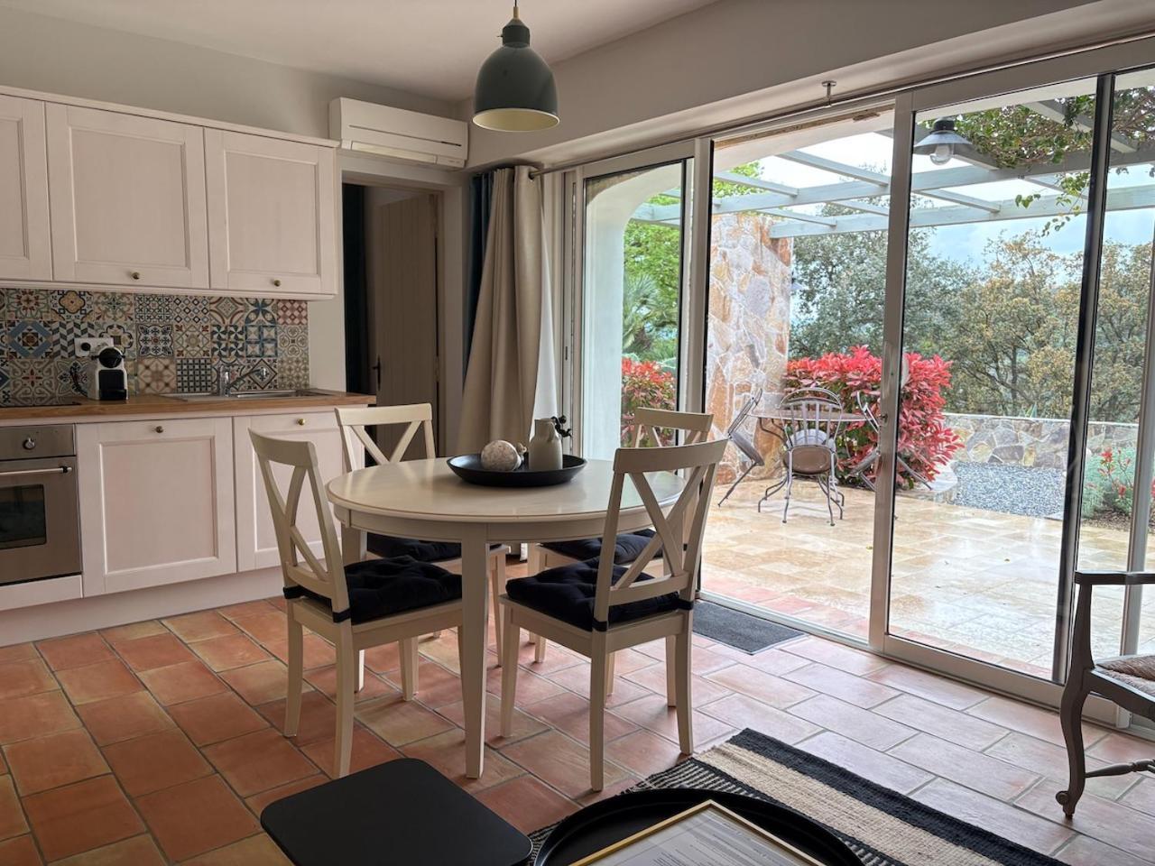 Les Aurochs Bed & Breakfast Grimaud Bagian luar foto